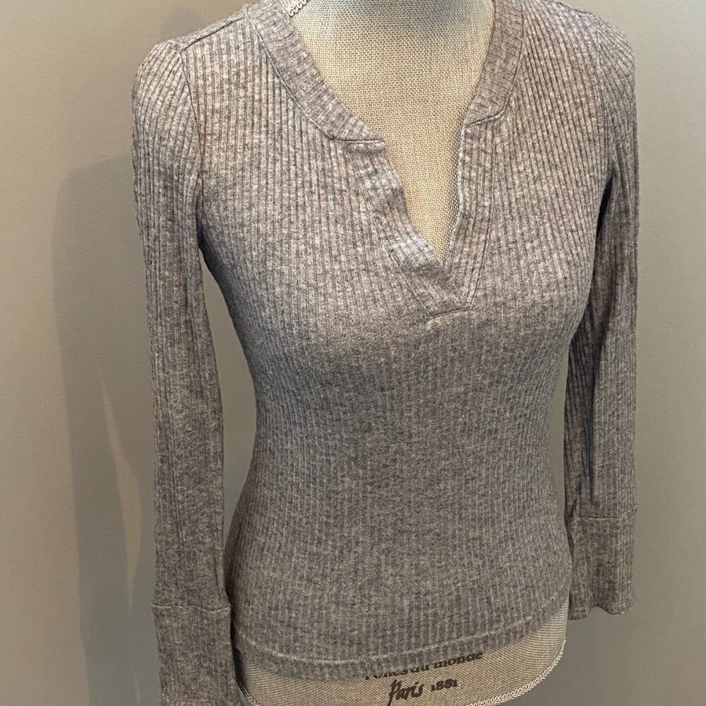 NWOT Z Supply Gray Long Sleeves V Neck XS